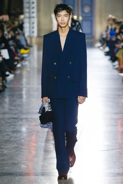 Look 32